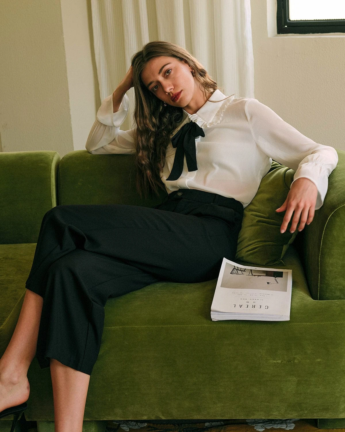 The Solid Pleated High-waisted Pants 3 The Solid Pleated High-waisted Pants - Image 3