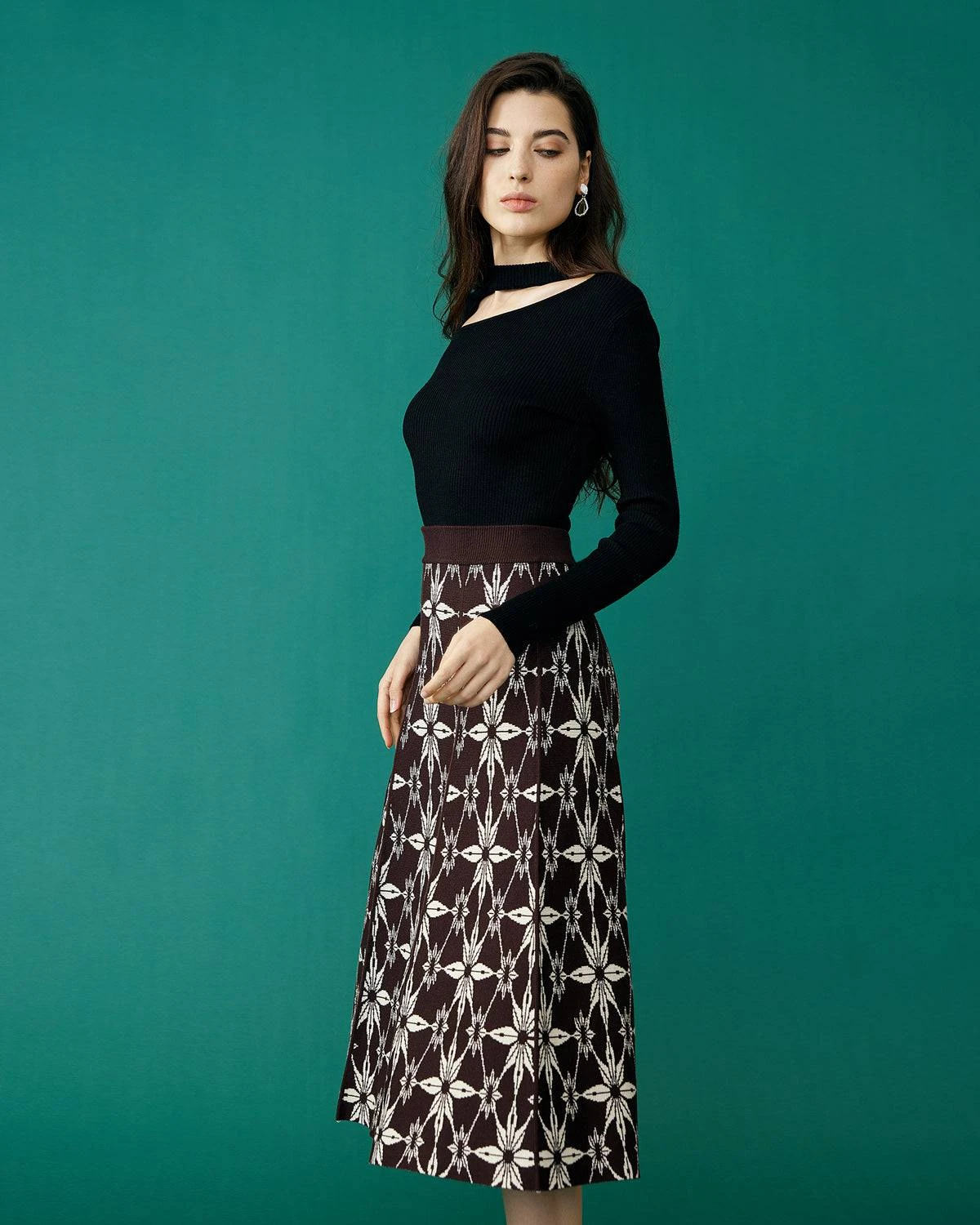 The Slim-Fitting Cutout Knit Top 5 The Slim-Fitting Cutout Knit Top - Image 5