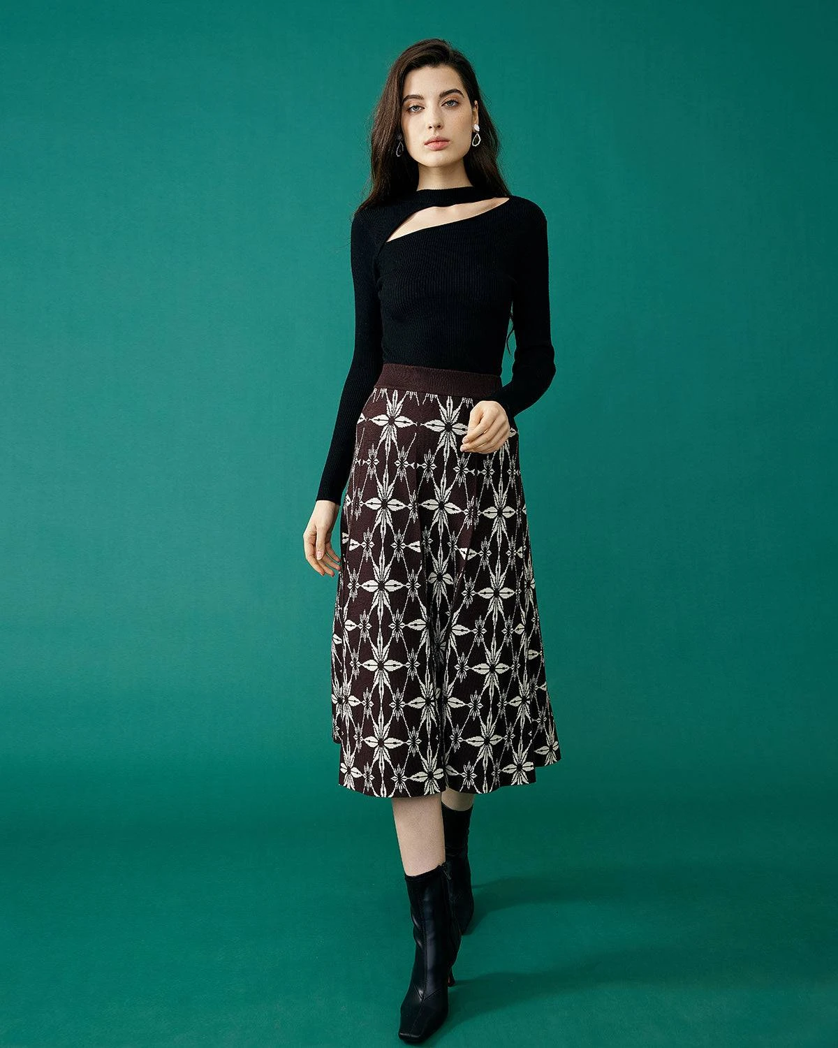 The Slim-Fitting Cutout Knit Top 2 The Slim-Fitting Cutout Knit Top - Image 2