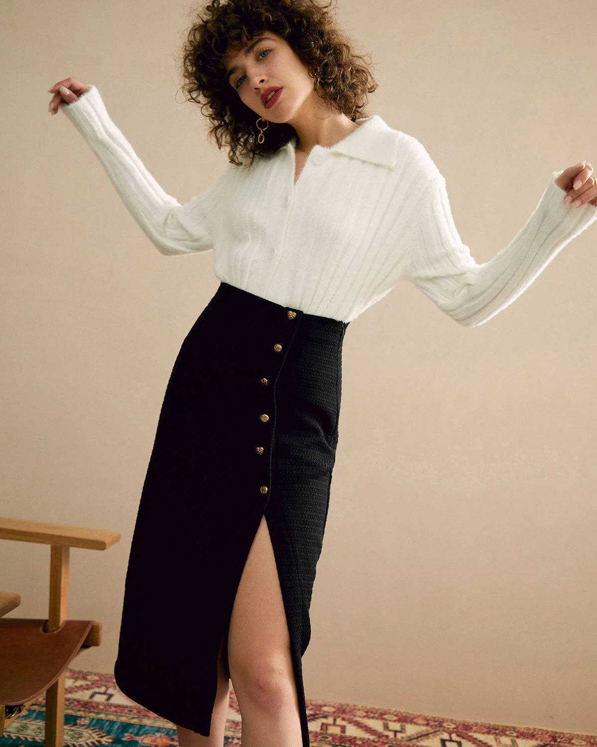 The Buttons Decorated Knit Skirt 2 The Buttons Decorated Knit Skirt - Image 2