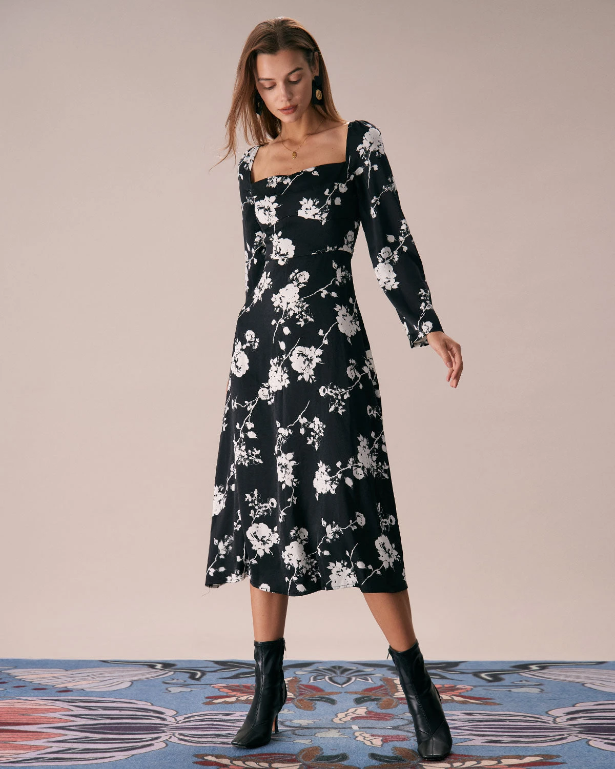 The Black Sweetheart Neck Floral Midi Dress 2 The Black Sweetheart Neck Floral Midi Dress - Image 2