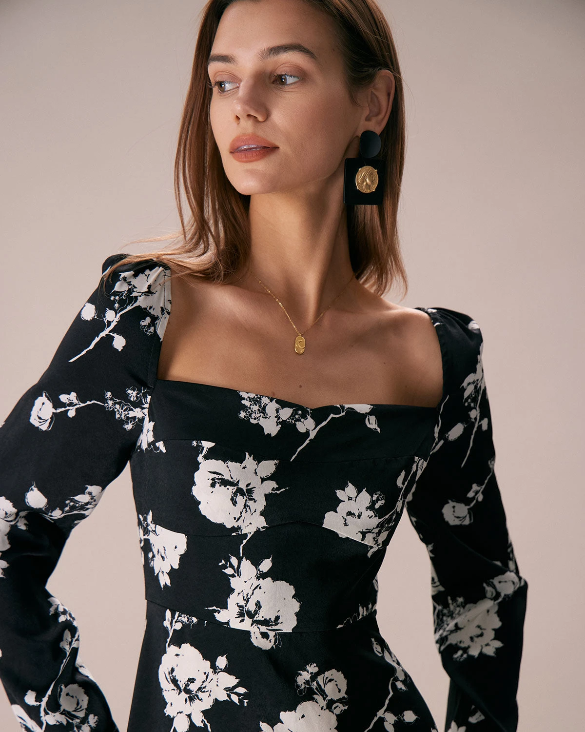 The Black Sweetheart Neck Floral Midi Dress 3 The Black Sweetheart Neck Floral Midi Dress - Image 3