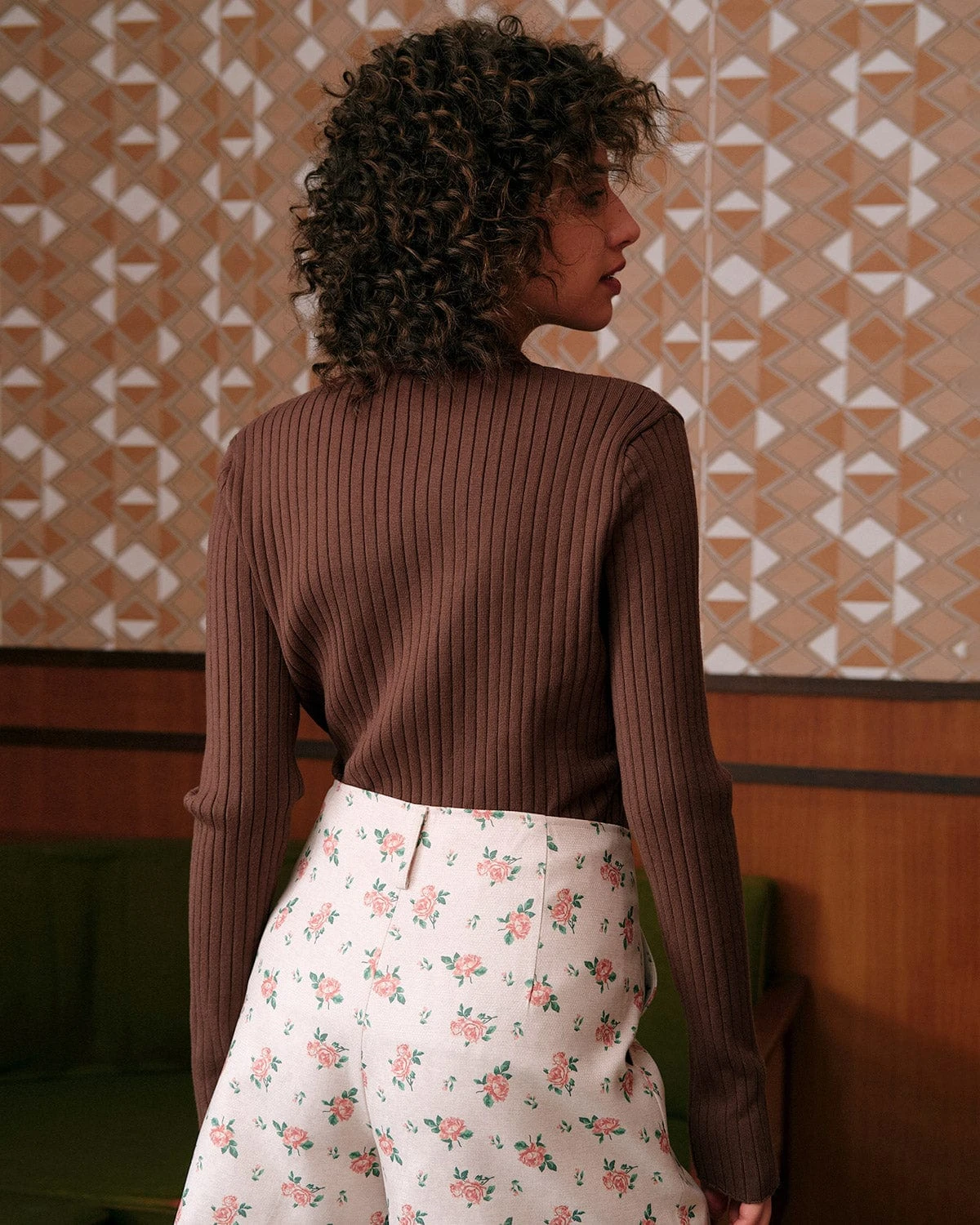 The Solid V Neck Ribbed Knit Top 6 The Solid V Neck Ribbed Knit Top - Image 6